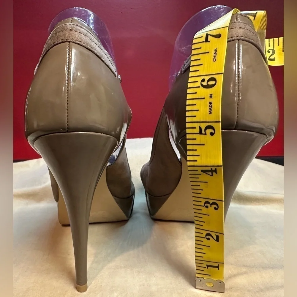 Guess Stiletto 5” Heels 1.25” Platform Taupe Patent & Faux Suede Women’s Sz 9.5M